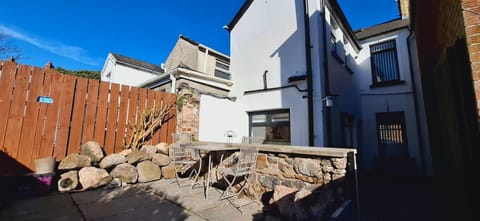 Garden, Dining area