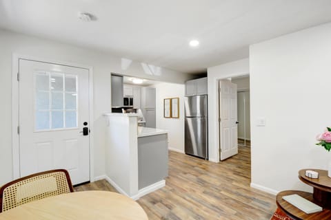 Dining area, kitchen