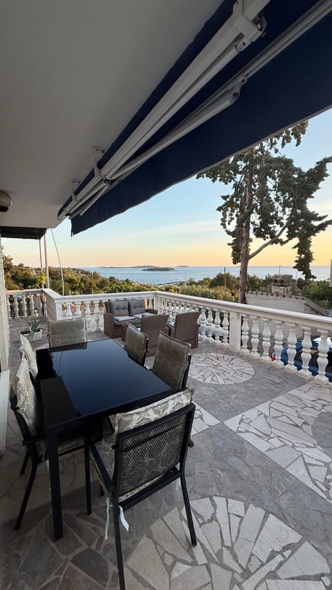 View (from property/room), Balcony/Terrace, Seating area, Sea view