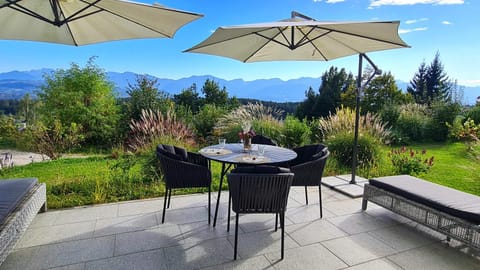 Patio, Natural landscape, Garden, Garden, View (from property/room), Balcony/Terrace, Balcony/Terrace, Dining area, Mountain view