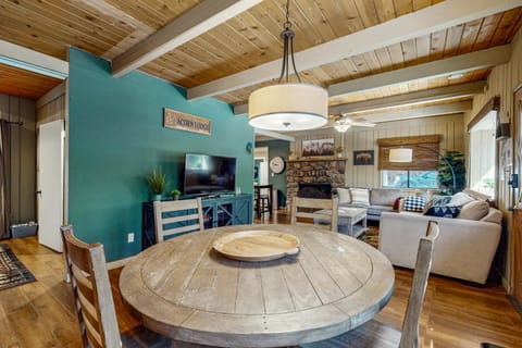 Acorn Lodge House in Idyllwild-Pine Cove