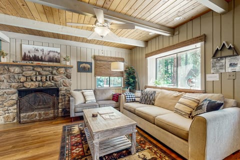 Acorn Lodge House in Idyllwild-Pine Cove