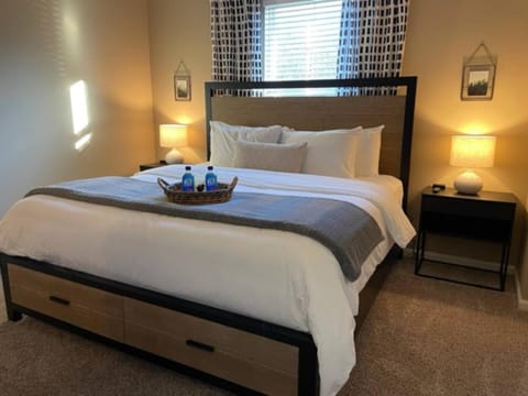 The Hilliard Executive No Steps Amazing Beds! Apartment in Hilliard