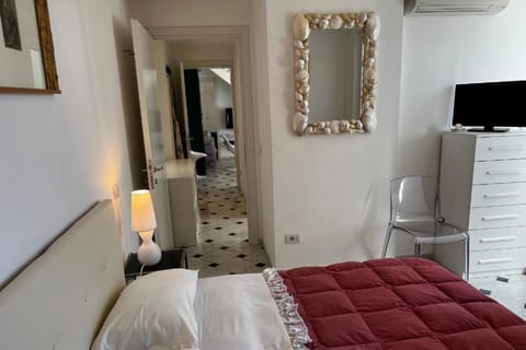Bed, TV and multimedia, Photo of the whole room, Bedroom, air conditioner