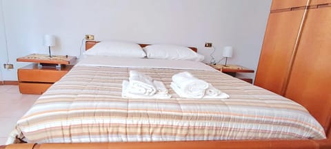 Bed, Photo of the whole room, Bedroom, towels, wardrobe