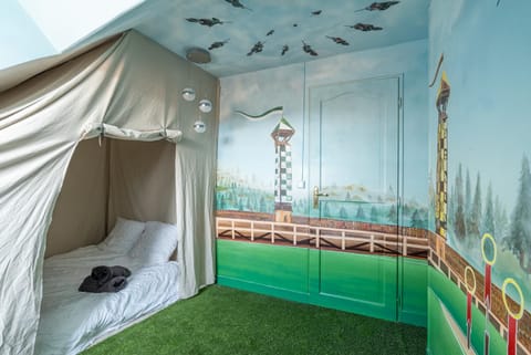 Photo of the whole room, Decorative detail, Decorative detail, Bedroom