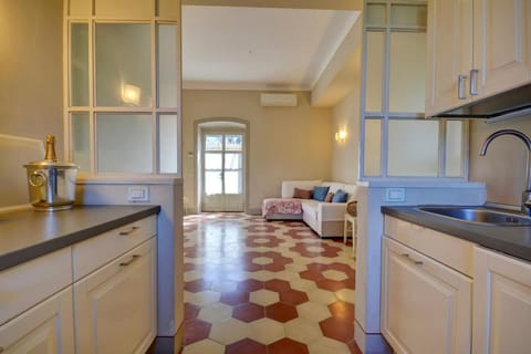 La Prima Torre Charme - Garden and shared Pool Apartment in Santa Margherita Ligure