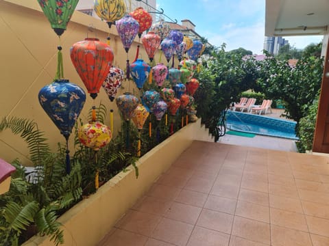 BUTTERFLY GARDEN BOUTIQUE RESIDENCES Apts and villas, A Lifestyle Destination Ex Lg 1-3 bedroom units , Full kitchen, 2 Full bathrooms, Rain shower, Spa bath, FREE BBQ, Free fast fiber optic WIFI, Staff 24-7 Appartement-Hotel in Pattaya City