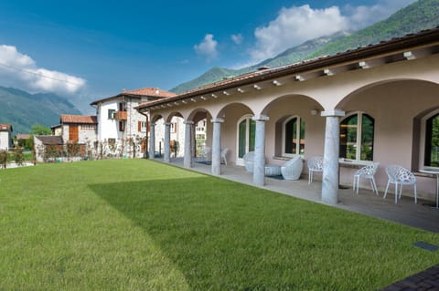 Facade/entrance, Garden, Balcony/Terrace, On site, Garden view, Mountain view