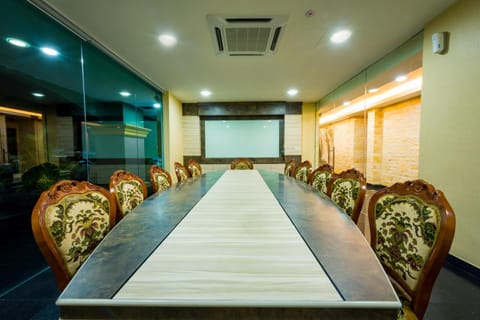 Meeting/conference room