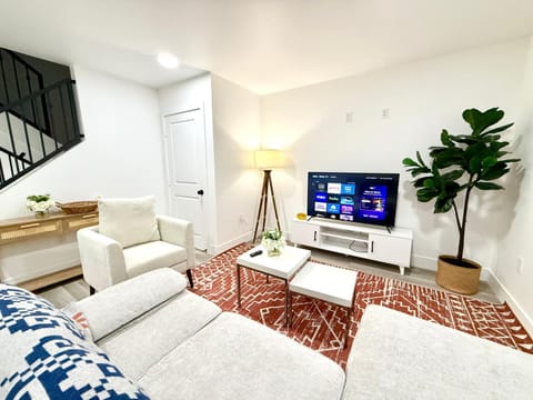 Communal lounge/ TV room, Living room, Seating area