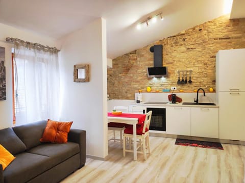 Kitchen or kitchenette, Living room, Dining area, oven, stove