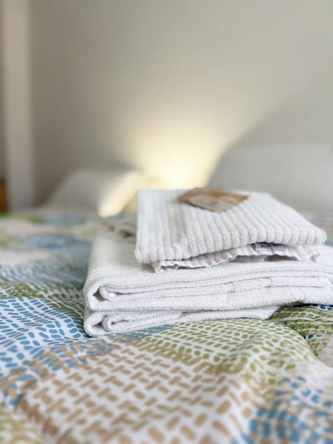 Bed, Photo of the whole room, Bedroom, towels