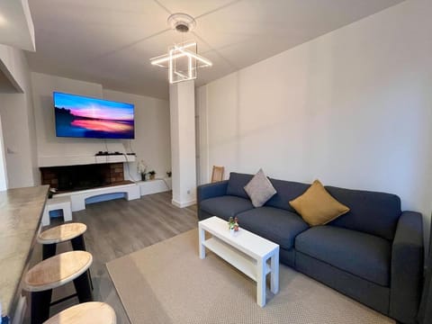 TV and multimedia, Living room, Dining area