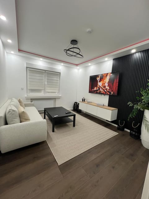 Communal lounge/ TV room, TV and multimedia, Living room, Seating area