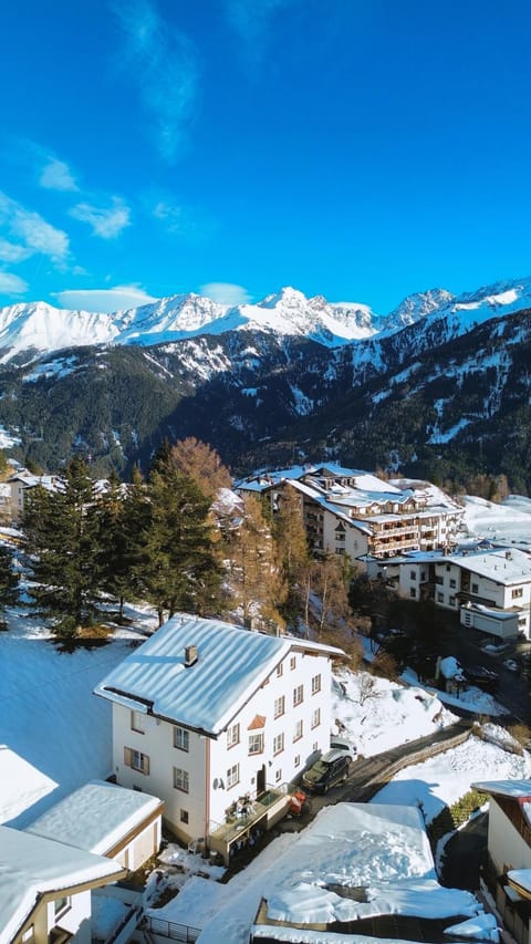 Property building, Day, Natural landscape, Winter, Mountain view