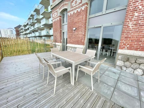 Superbe Duplex FACE MER avec Terrasse sur la plage de Berck et 2 Places de Parking Apartment in Berck