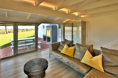 BBQ facilities, Living room