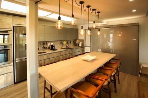 Dining area, kitchen