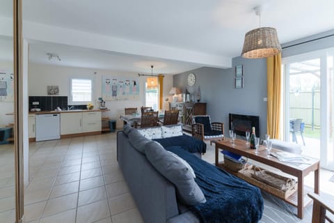 Communal lounge/ TV room, Living room