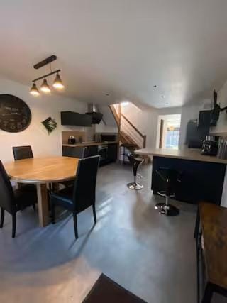 Property building, TV and multimedia, Kitchen or kitchenette, Dining area