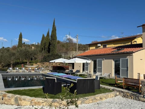 Villa Sensazione-Piscina, Sauna, Jacuzzi, BBQ Villa in Sarzana