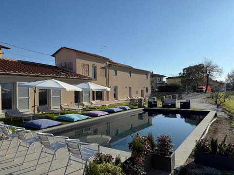 Property building, Day, Neighbourhood, Garden, Garden view, Pool view, Swimming pool
