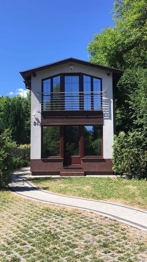 Patio, Facade/entrance, Off site, Day, Summer, Garden, Balcony/Terrace, Garden view