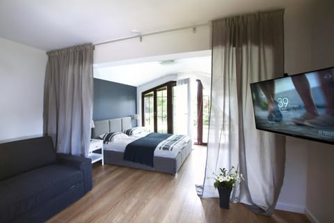 Communal lounge/ TV room, Bed, Photo of the whole room, Bedroom, Garden view