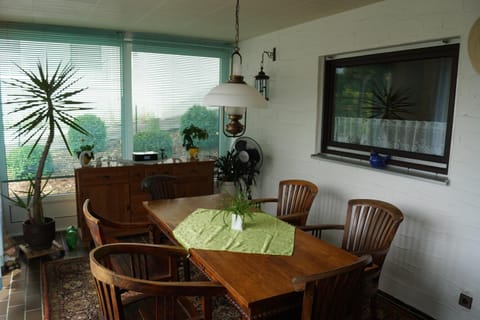 Dining area, Time of day