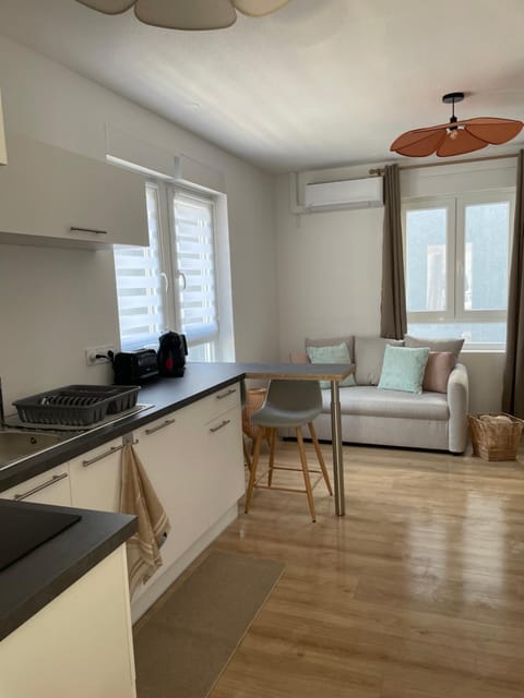 Kitchen or kitchenette, Living room, Dining area