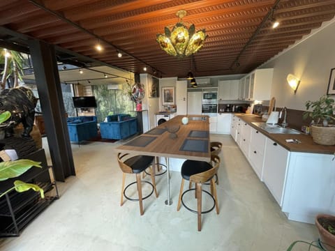 Gîte d'Art avec Climatisation et Terrasse à Savonnières - FR-1-381-614 House in Centre-Val de Loire