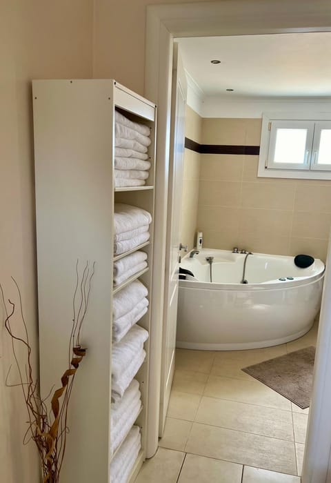 Bathroom, towels