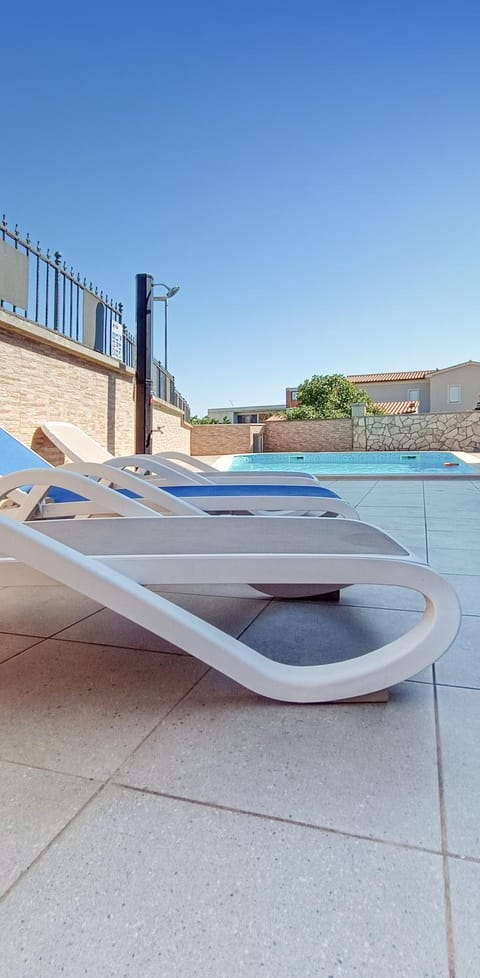 Pool view, Swimming pool, sunbed