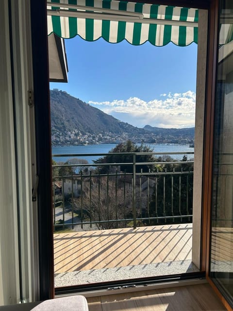 View (from property/room), Balcony/Terrace, Lake view, Mountain view