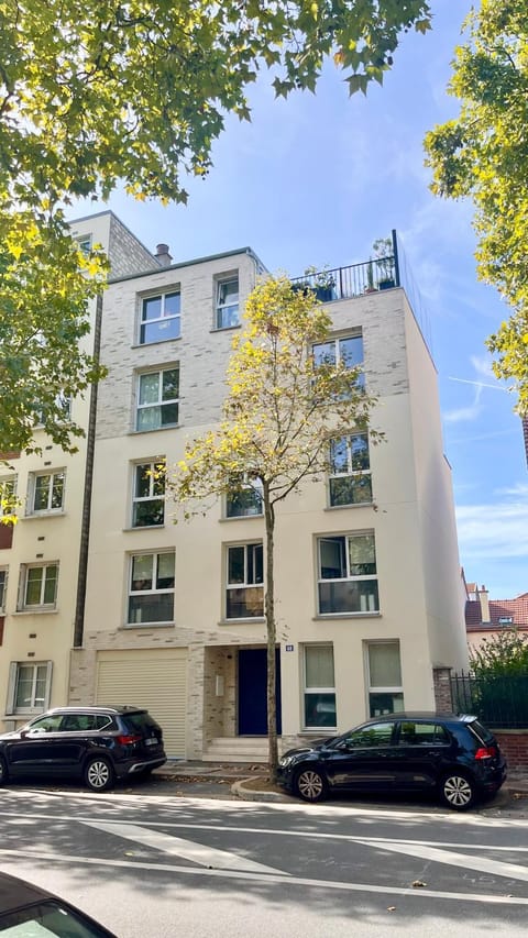 Property building, Day, Street view, Location