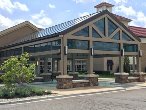 Property building, Nearby landmark, Facade/entrance, Day