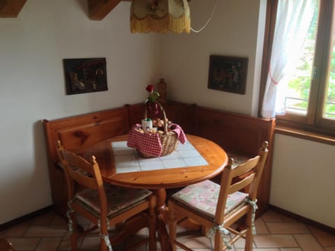 Kitchen or kitchenette, Dining area, Mountain view