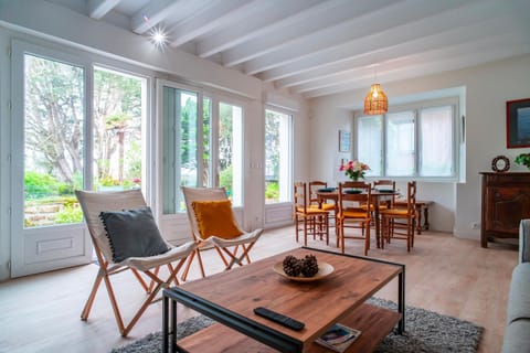 Living room, Dining area, Garden view