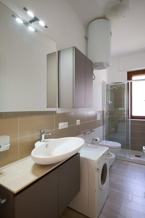 Shower, Toilet, Bathroom, washing machine