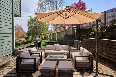 Villa with Hot Tub, Firepit and Game room House in McMinnville