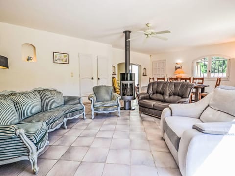 Holiday Home Mas des Lavandes by Interhome House in Graveson