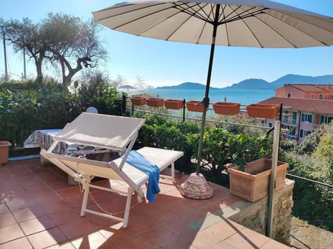 Balcony/Terrace, sunbed