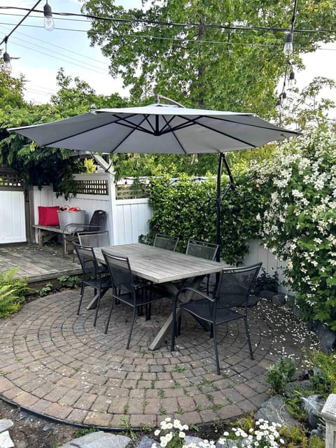 Patio, BBQ facilities, Dining area