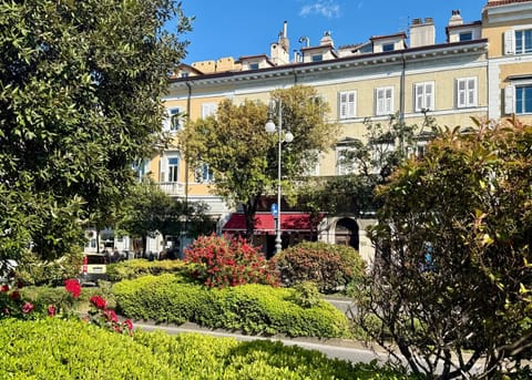 Day, Location
