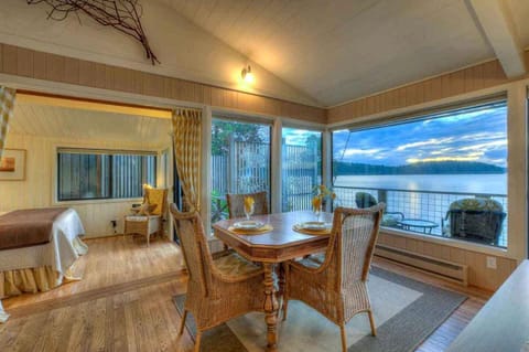 Waterfront Cottage Rental with Spectacular Sunset Views on Orcas Island, Washington House in Deer Harbor
