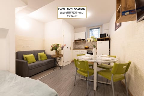 Kitchen or kitchenette, Living room, Seating area, Dining area, oven, pet friendly