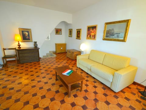 Modern Holiday Home in Massa with Garden House in Marina di Massa