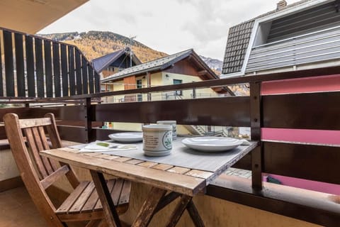 View (from property/room), Dining area, Mountain view