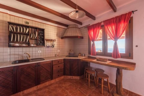 Kitchen or kitchenette, Sea view, stove